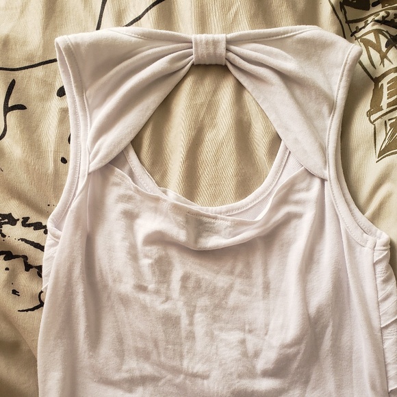 White ruffle shirt - Picture 2 of 2